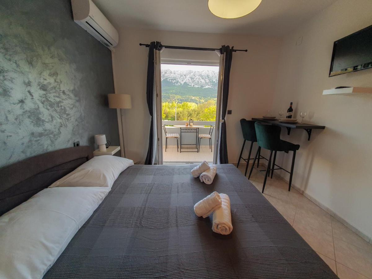 Apartments Mira Baška Eksteriør bilde