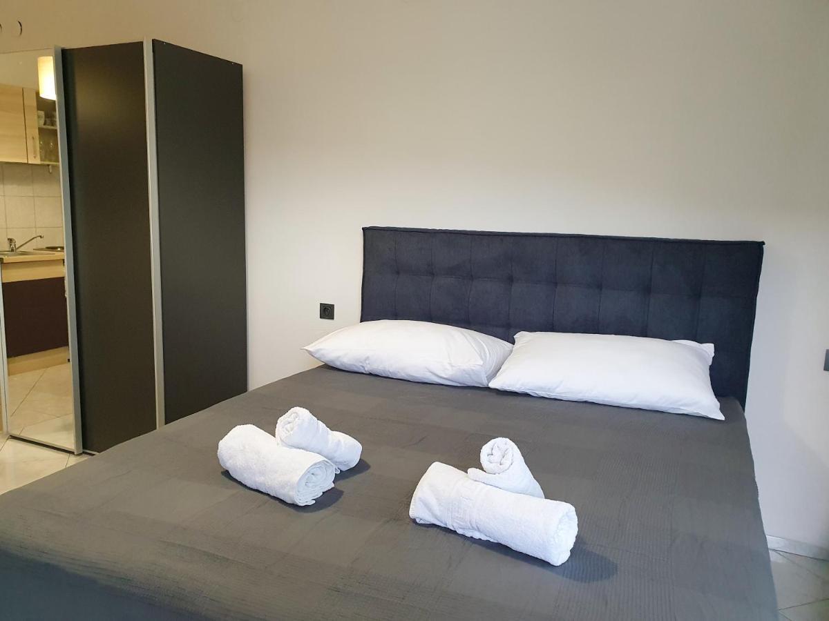 Apartments Mira Baška Eksteriør bilde