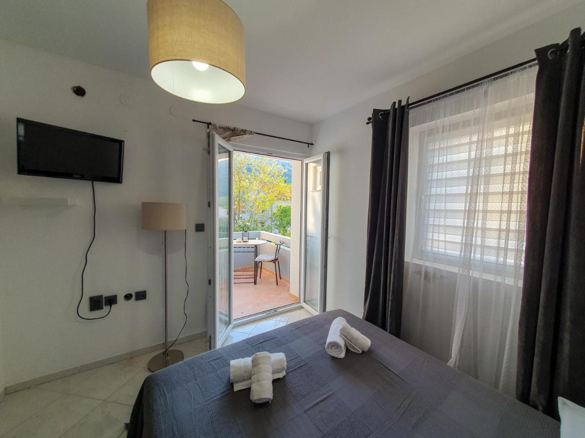 Apartments Mira Baška Eksteriør bilde