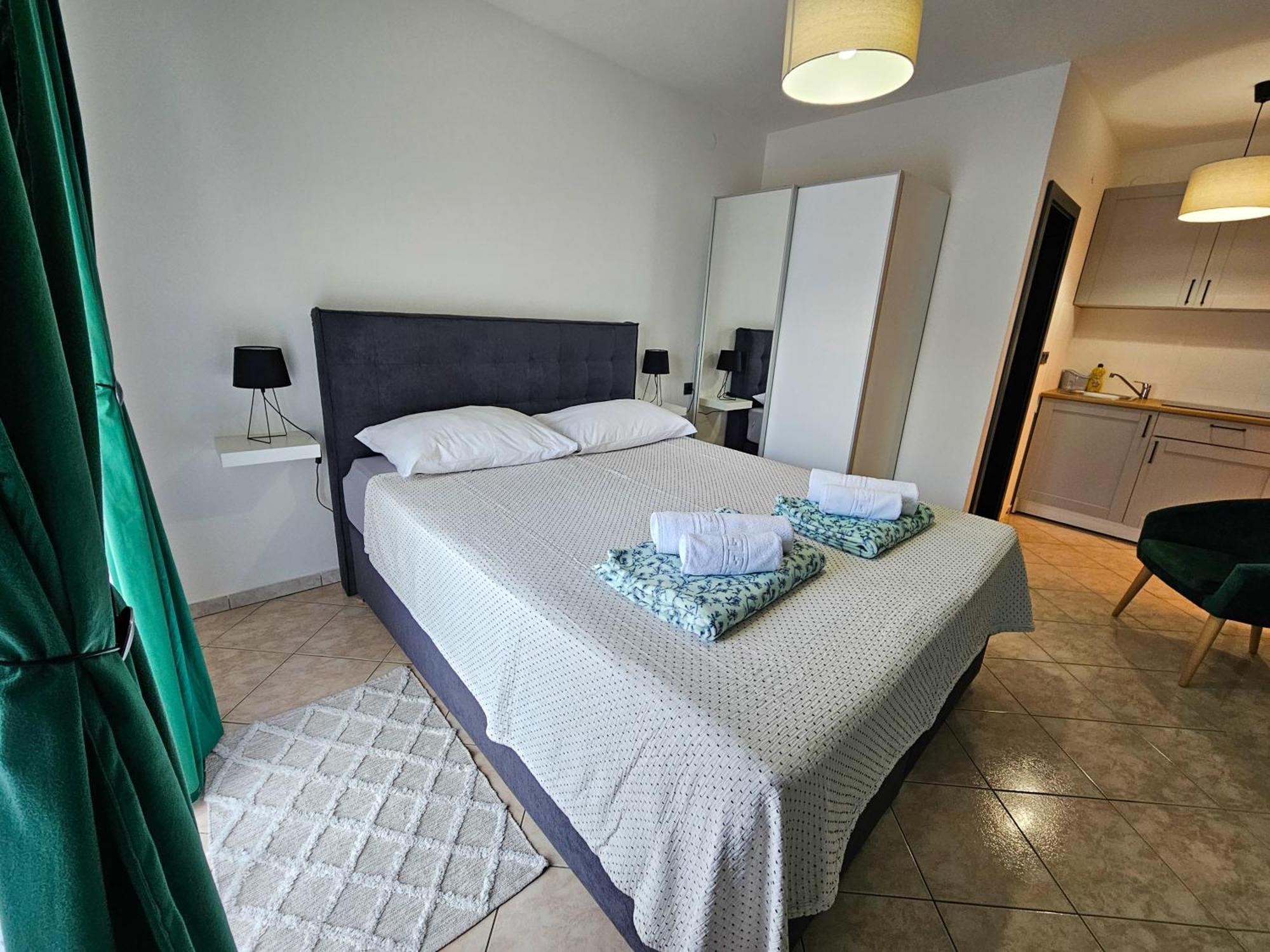 Apartments Mira Baška Eksteriør bilde